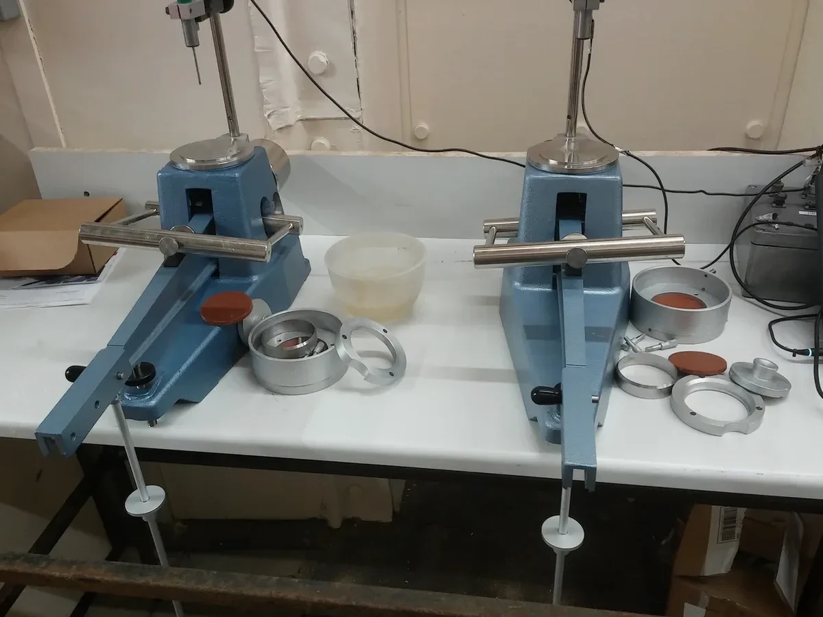 Límites de Atterberg en La Serena: plasticidad y comportamiento del suelo fino